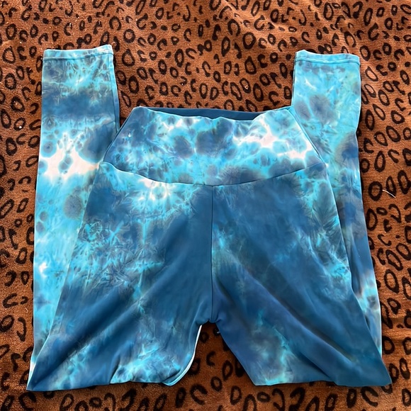 NEW MEDIUM scrunch bottom leggings by pcheebum - Picture 2 of 2